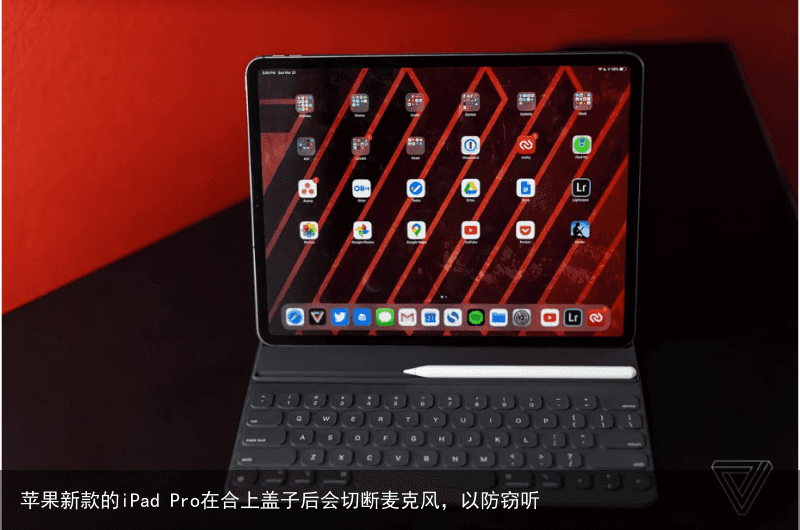 苹果新款的iPad Pro在合上盖子后会切断麦克风，以防窃听1