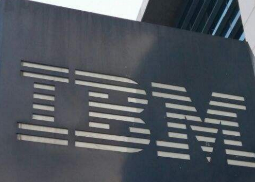 IBM负责人介绍商业计划 对外展示独立量子计算设备5