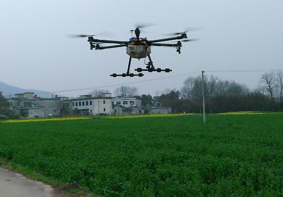无人机能够提升工作效率 其可应用到农业领域中3