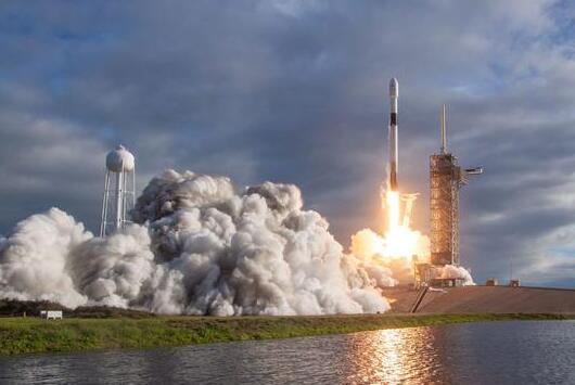 SpaceX完成第19次发射任务 用回收火箭送卫星进入太空