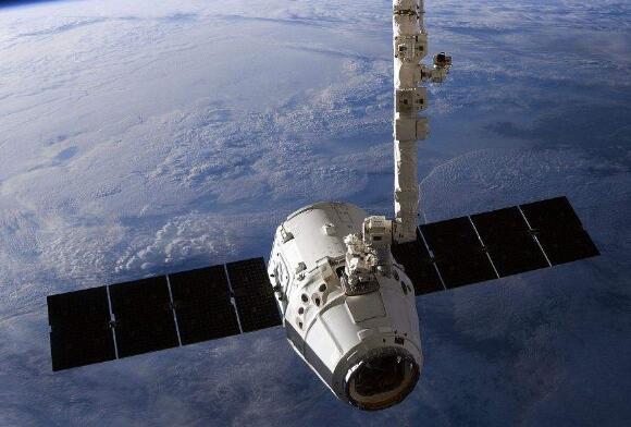 SpaceX打造卫星通信新项目 将送60多颗卫星进入太空4