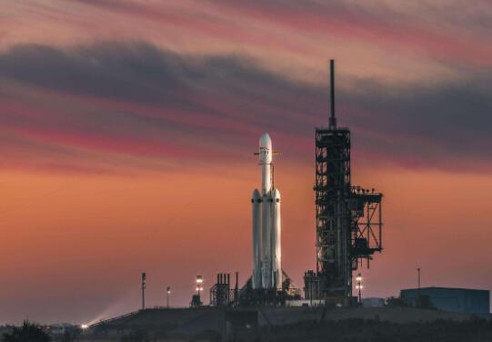 SpaceX打造卫星通信新项目 将送60多颗卫星进入太空5