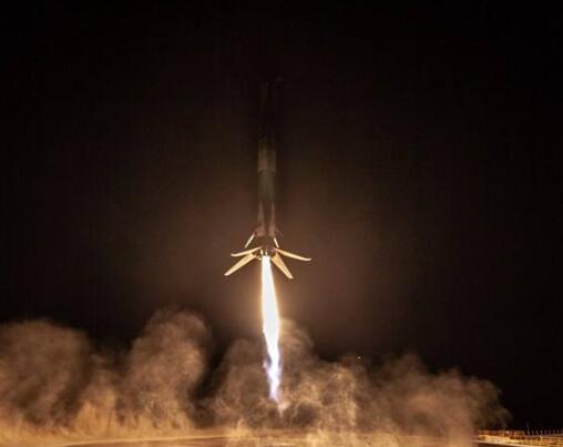 SpaceX已完成火箭发射任务 工作人员成功回收助推器