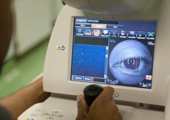 AI可提供眼疾治疗方案 专家称准确率超百分之九十2