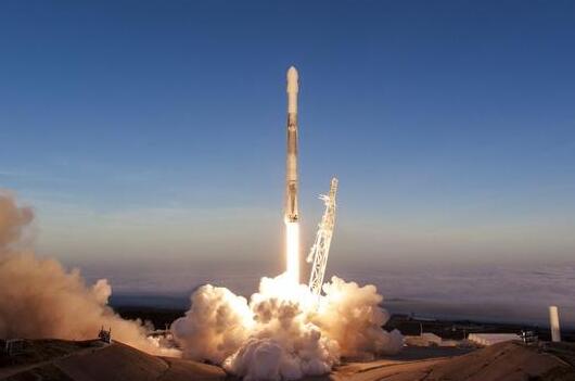 SpaceX准备于年底发射火箭 预计会送71颗卫星进入轨道