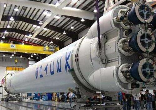 SpaceX准备于年底发射火箭 预计会送71颗卫星进入轨道5