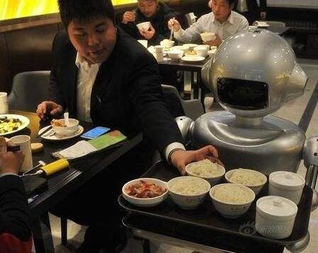 机器人可提供上菜服务 外媒称这一技术毫无意义1