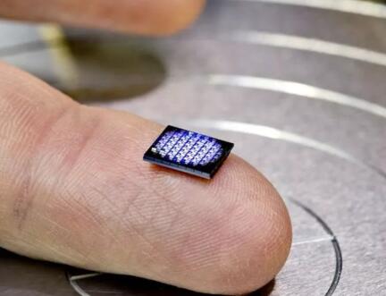 密歇根诞生世界最小计算机 可利用可见光来传输数据
