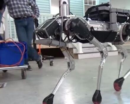 波士顿动力展示SpotMini机器人 将进行量产应用于各领域2
