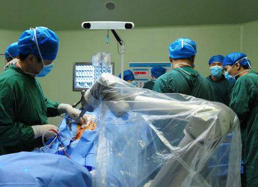 医学领域机器人的应用 成功完成骨科手术3