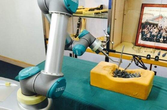 医学领域机器人的应用 成功完成骨科手术5