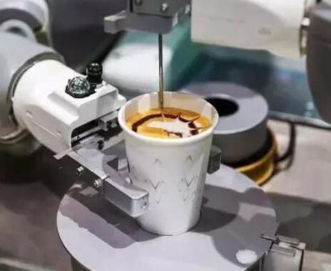 国外推出超级咖啡机器人 性能强大引人关注5