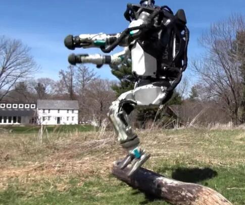 波士顿机器人展现逆天神技 各种操作令人惊讶2