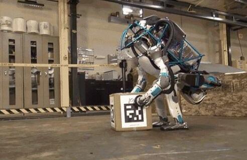 波士顿机器人展现逆天神技 各种操作令人惊讶3