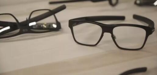 英特尔智能眼镜Vaunt将面世 炫酷功能引发关注1