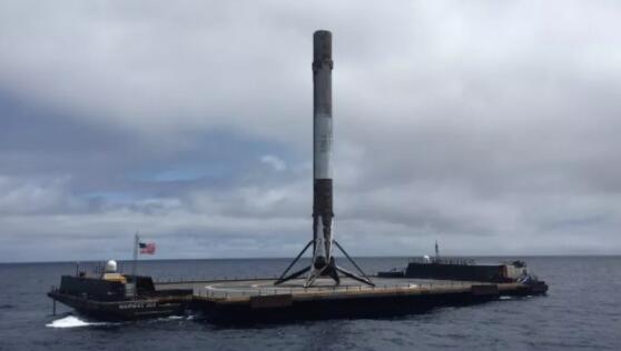 划时代意义SpaceX重型猎鹰首飞成功马斯克实现七年前诺言1