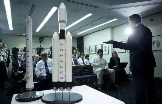 划时代意义SpaceX重型猎鹰首飞成功马斯克实现七年前诺言9