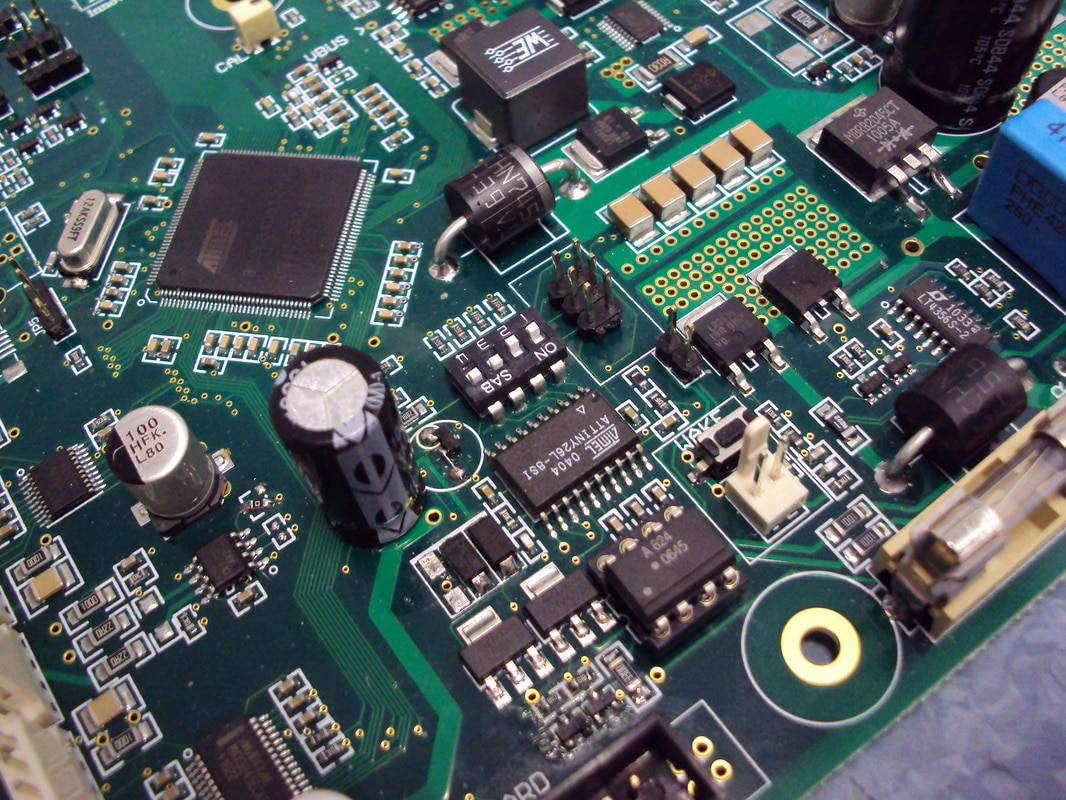 PCB的简称 – 精致电路板的核心组件1